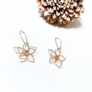 Flower dangle earrings M54